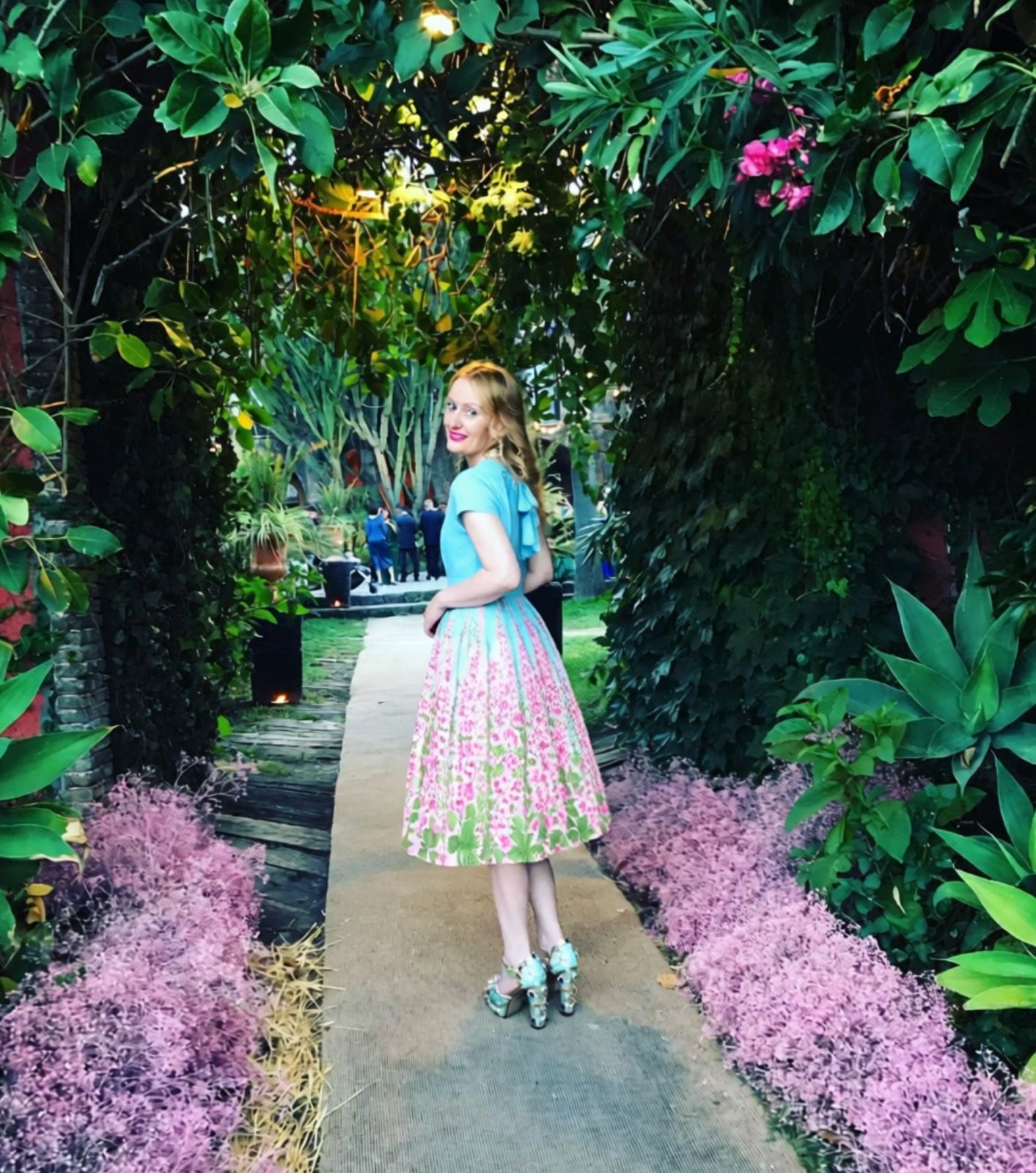 The Art of Spring Elegance: Statement Dresses for an Unforgettable Party Season